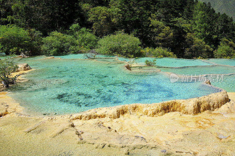 黄龙风景区的壮丽景色