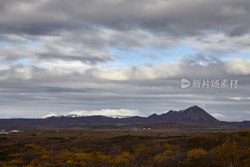 冰岛北部秋天的火山景观