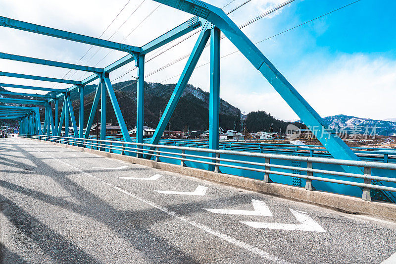 富山的钢桥，日本岐阜县飞驒的农村地区