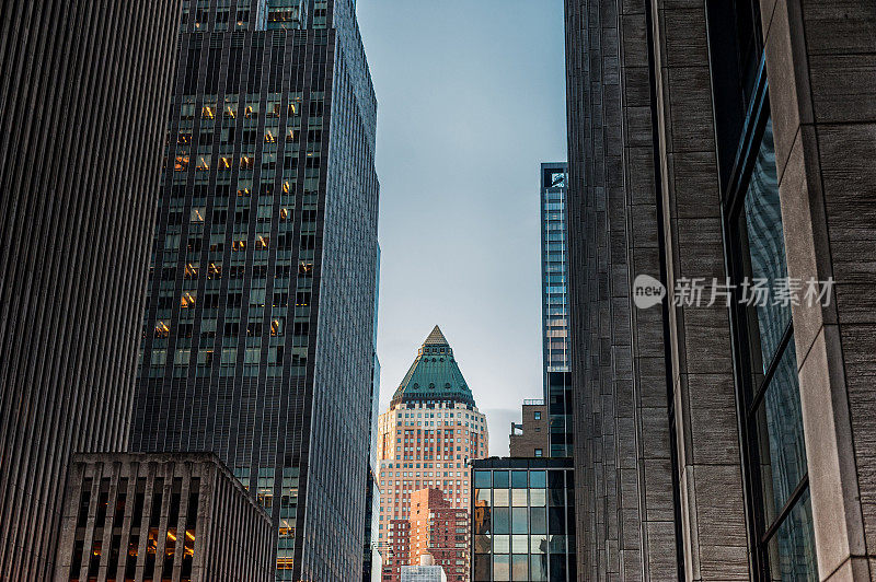曼哈顿商业区和城市景观。纽约,美国
