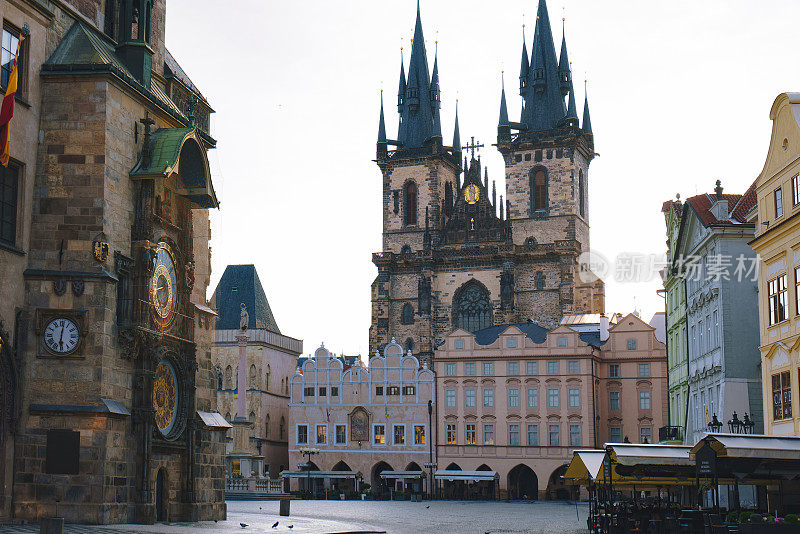 布拉格老城广场上的捷克共和国早晨