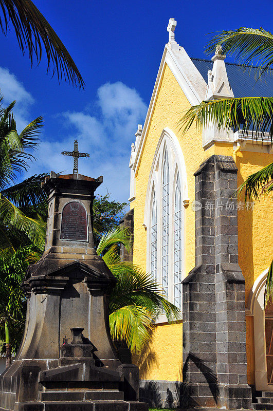 圣母天使教堂-弗朗索瓦·约瑟夫·蒂尔瑟斯神父墓，1882年，毛里求斯的马赫堡
