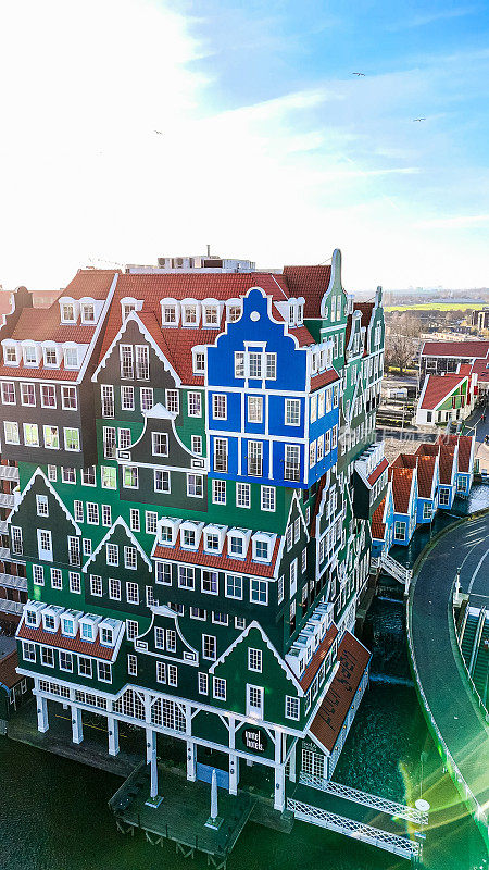 鸟瞰在赞丹的五颜六色的房子，赞丹在荷兰北部的现代建筑，赞丹的现代建筑鸟瞰