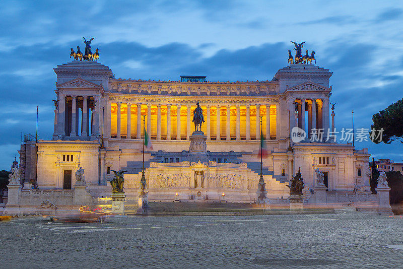 罗马。晚上的纪念碑是“祖国的祭坛”。