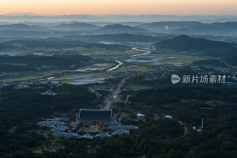 黎明时分的韩国独立厅