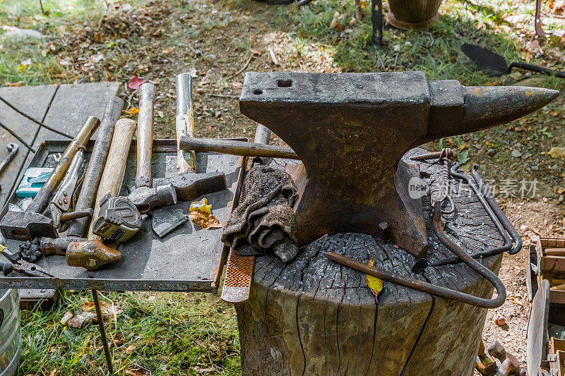 铁砧和其他铁匠工具