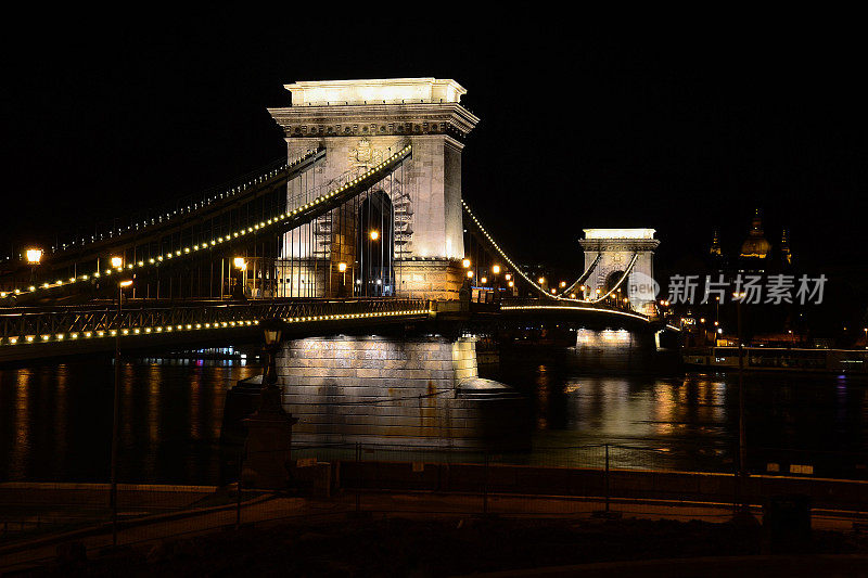 匈牙利布达佩斯多瑙河上的铁链桥