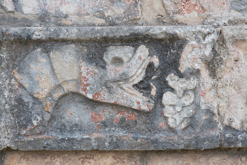 奇琴伊察玛雅遗址的蛇或蛇石雕