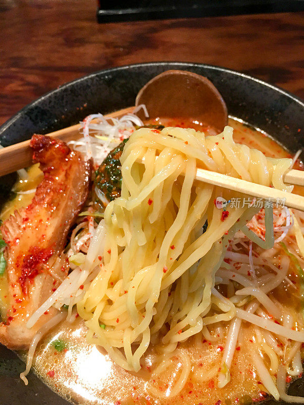 麻辣猪肉拉面是日本的代表