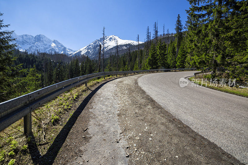 波兰塔特拉山脉，通往摩尔斯基奥科湖的道路