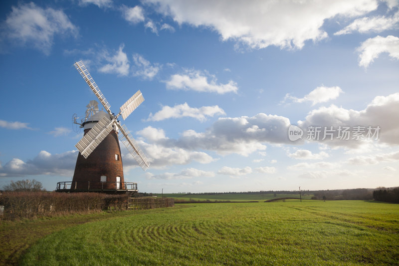 塞克斯特的风车和云是典型的埃塞克斯英国村庄
