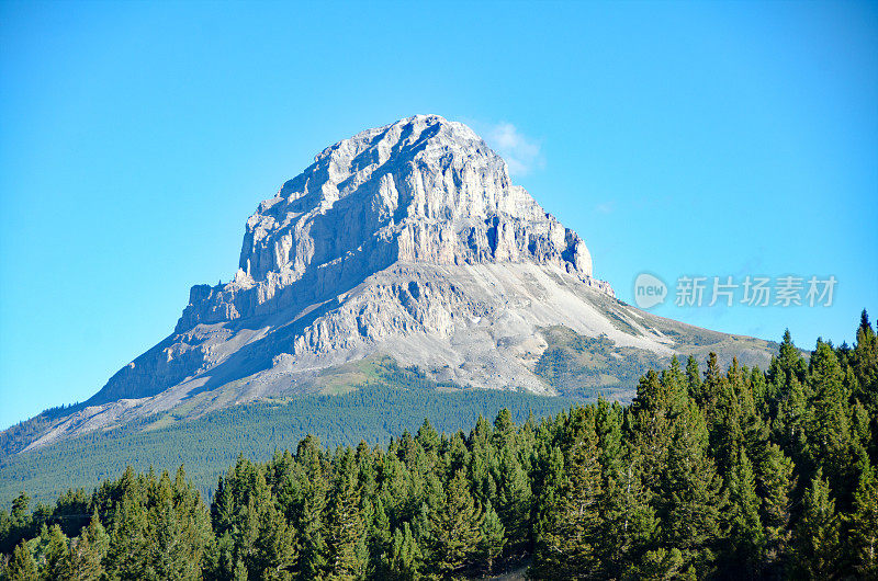 雄伟的南阿尔伯塔皇冠山