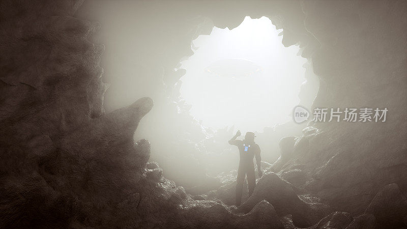 宇航员从外星球的洞穴中出来