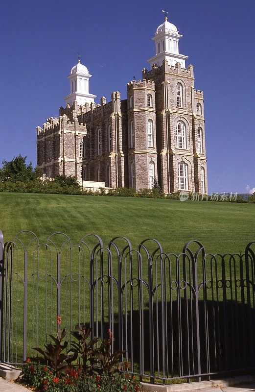 洛根犹他州的摩门教堂在夏季洛根犹他州