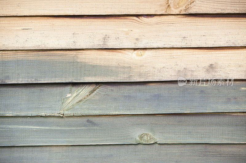 木质房屋的部分油漆墙壁