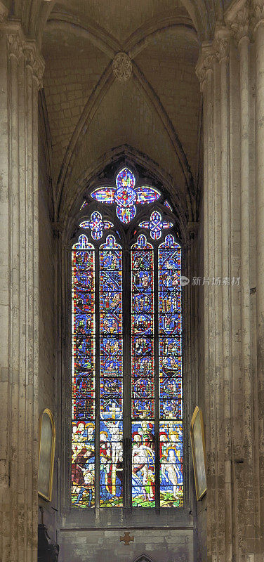 鲁昂圣母院彩色玻璃
