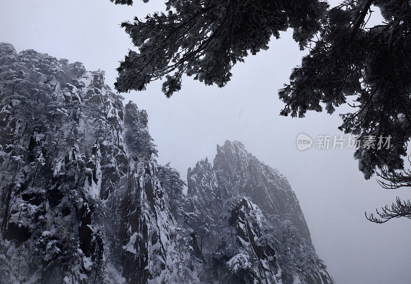 受中国黄山极地涡旋影响