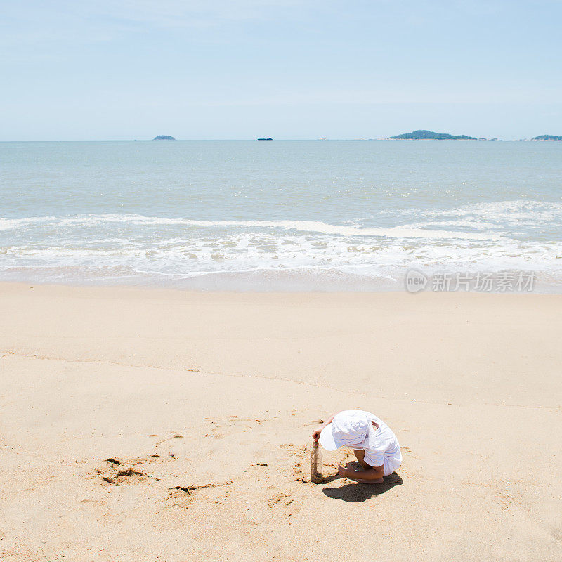 在海滩上玩得开心吗