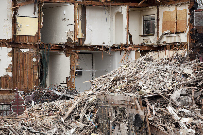 地震或自然灾害的破坏和后果;旧砖建筑