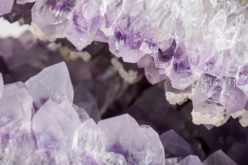 紫水晶紫色石英矿物晶体