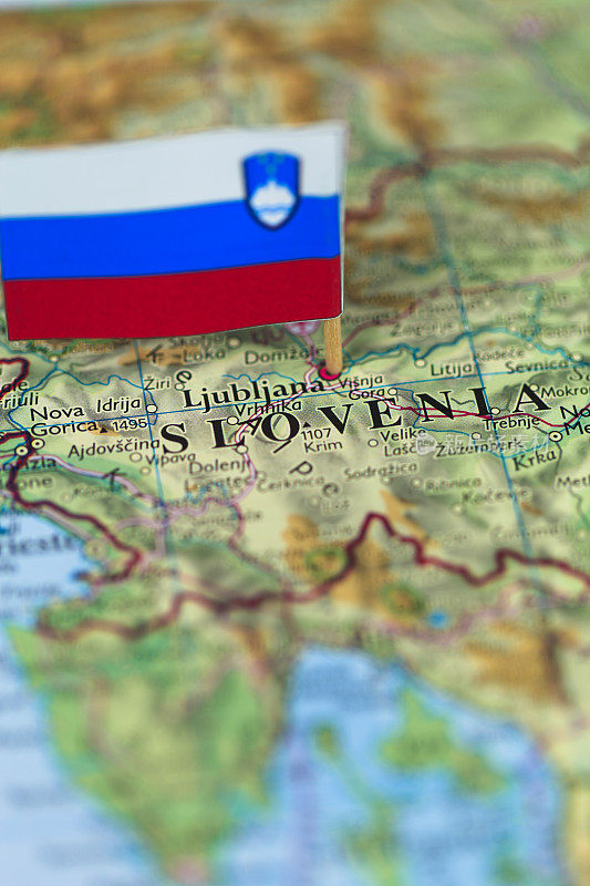 斯洛文尼亚卢布尔雅那地图和旗帜