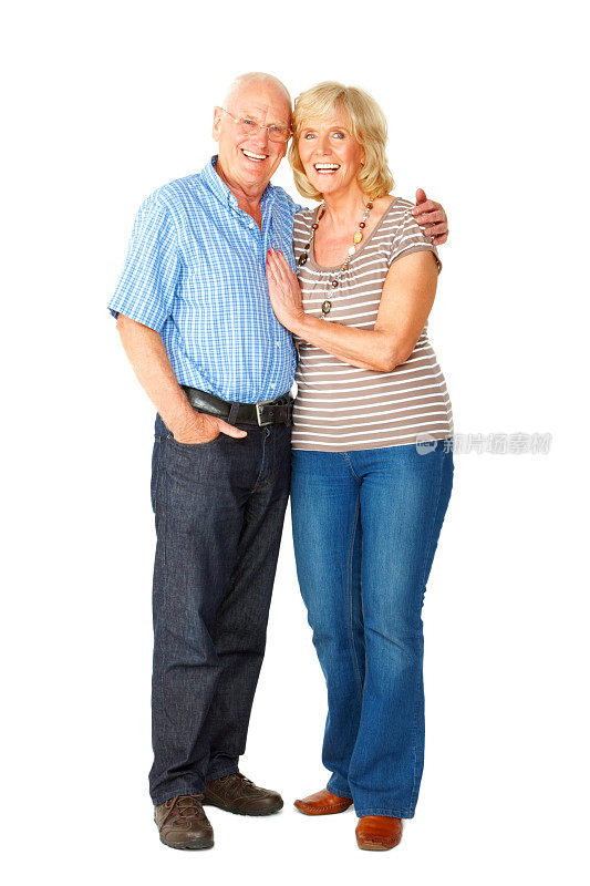 相爱的老年夫妇站在一起，在白色上微笑