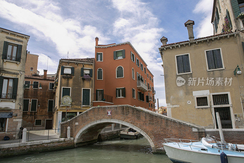 意大利威尼斯的水道和河流上的船只