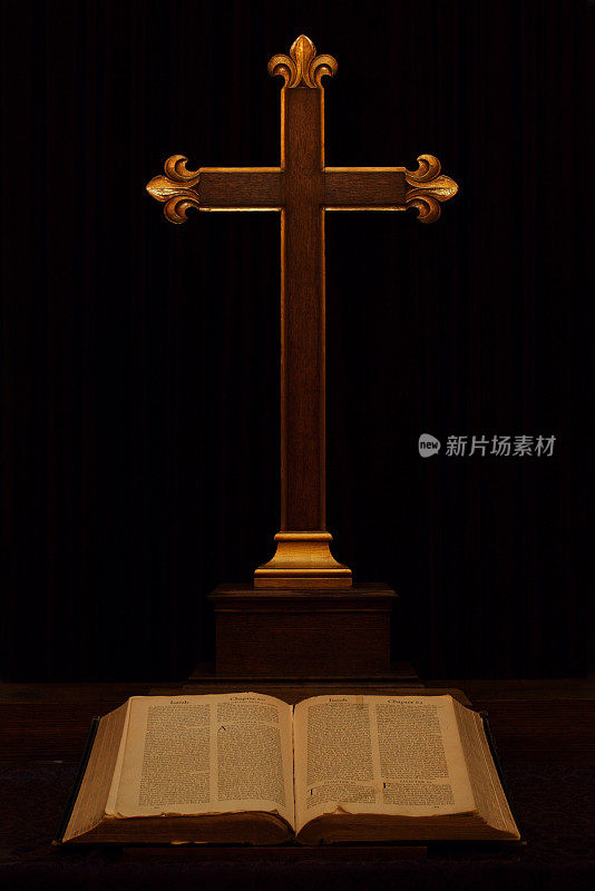 十字架和圣经