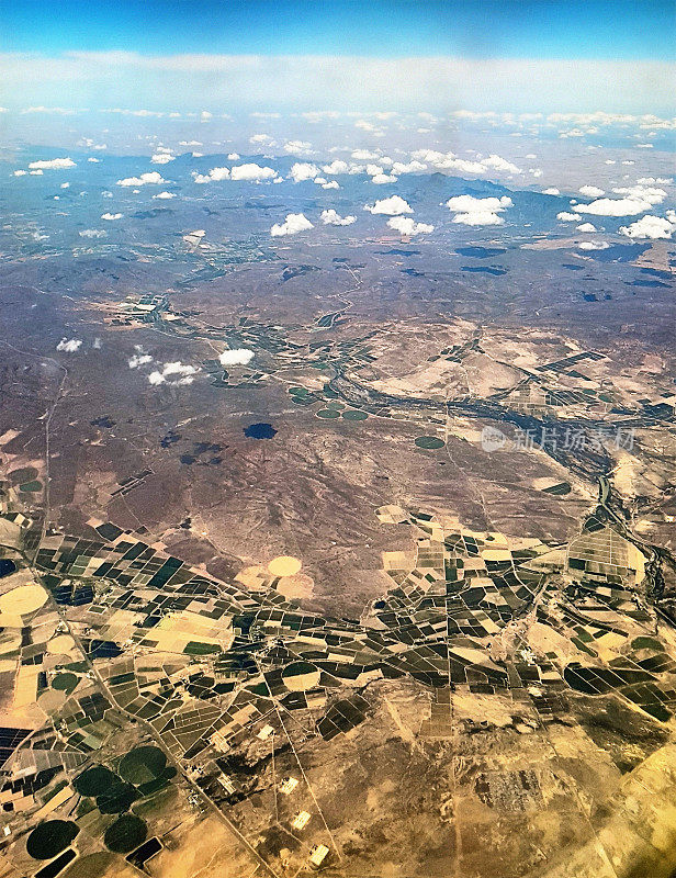 南非西开普省遭旱灾农田的鸟瞰图
