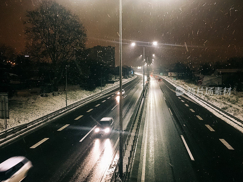 在一个下雪的夜晚