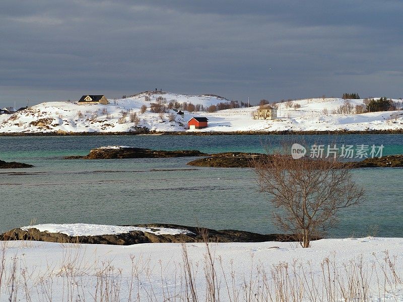 索马洛伊附近峡湾的房屋