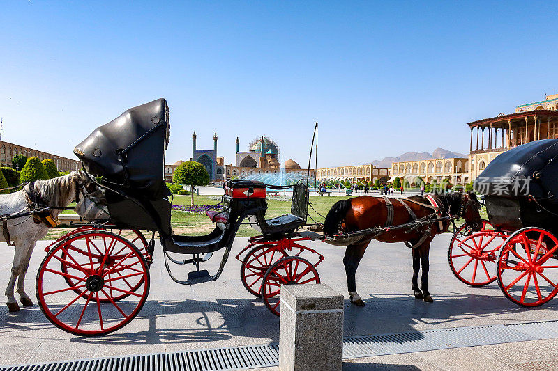 游客在伊斯法罕的马车，伊朗-库存照片