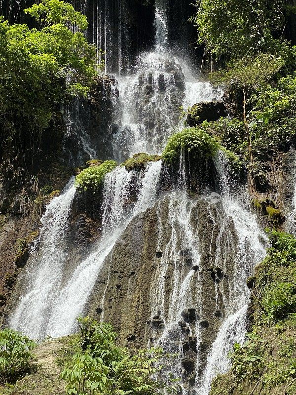 印度尼西亚爪哇岛的果阿太提斯瀑布