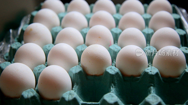 厨房里的鸡蛋