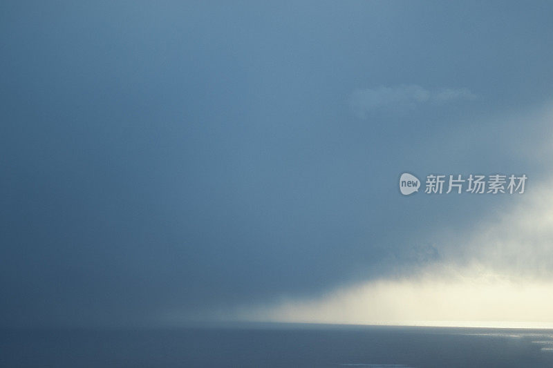 海上有暴雨