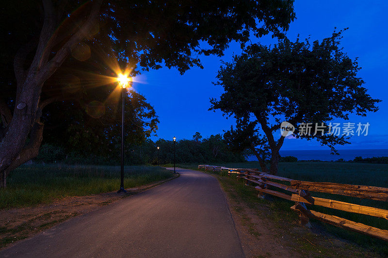 通路在晚上