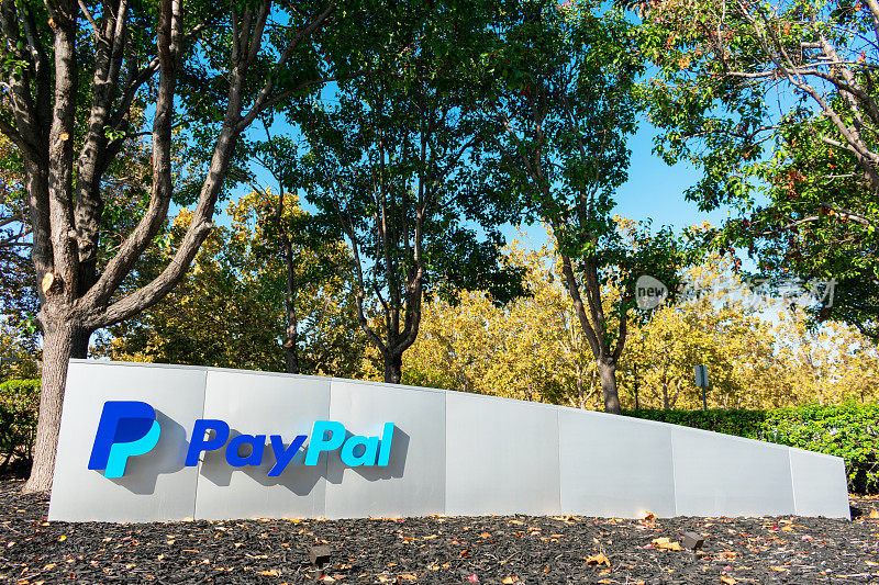 PayPal的标志和签字在公司总部