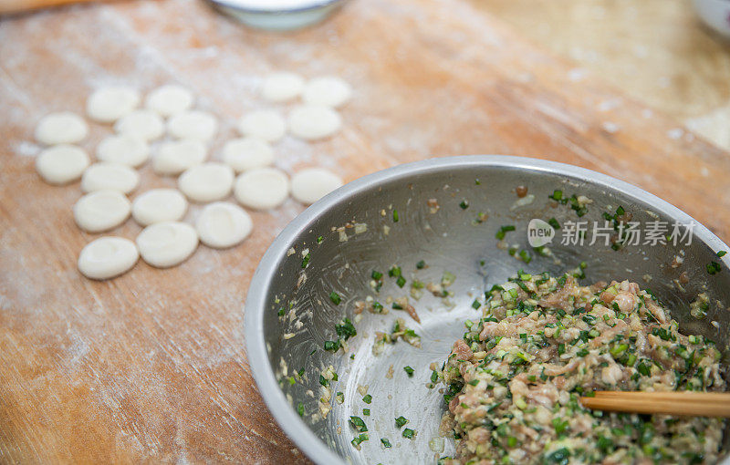 中国饺子(饺子)的面团和馅料