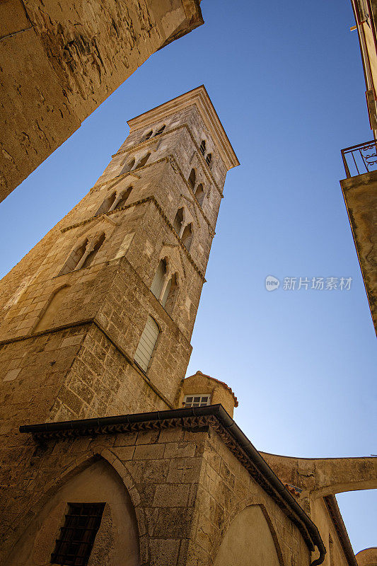 圣玛丽教堂(?glise Saint - marie -Majeure de Bonifacio)， Bonifacio，科西嘉，法国。