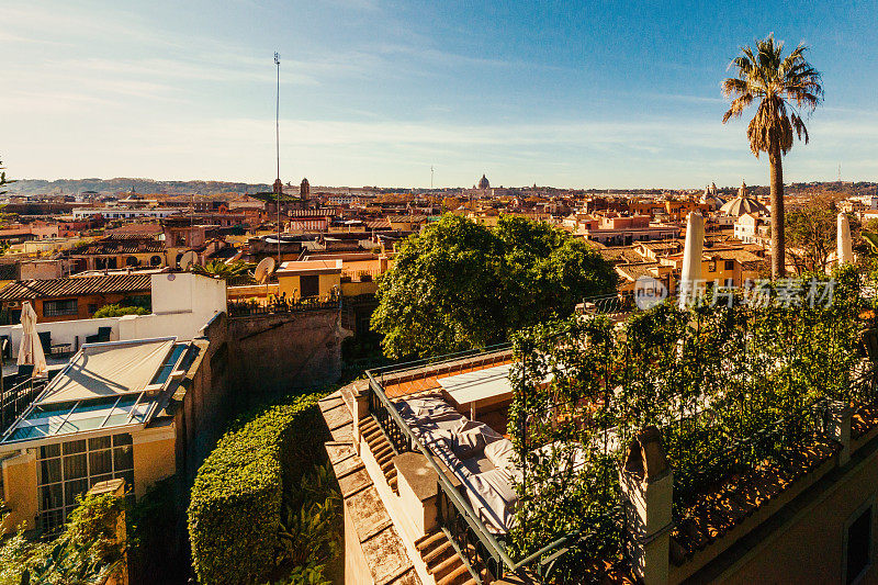 从Borghese别墅花园俯瞰罗马的屋顶