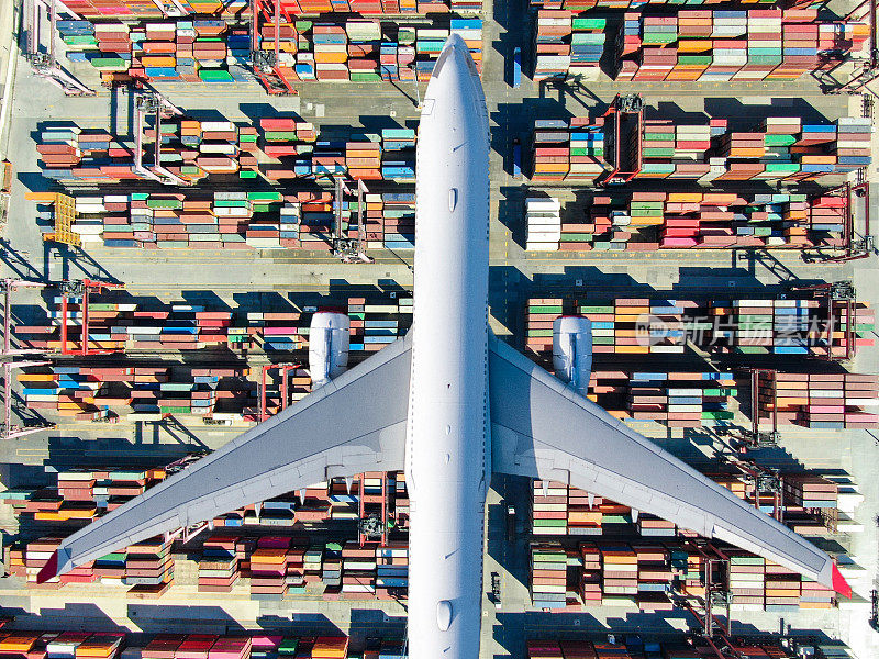 集装箱船舶和运输飞机在进出口业务和物流国际货物。
