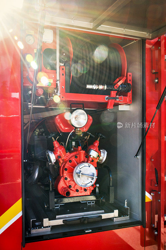 消防车的消防软管和水泵
