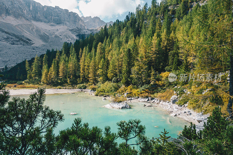 sorapi湖的风景，Dolomites，意大利