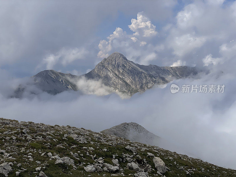 云雾缭绕的格兰萨索山顶