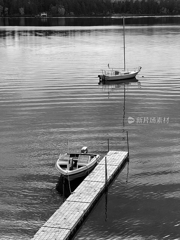 施隆湖上的小船