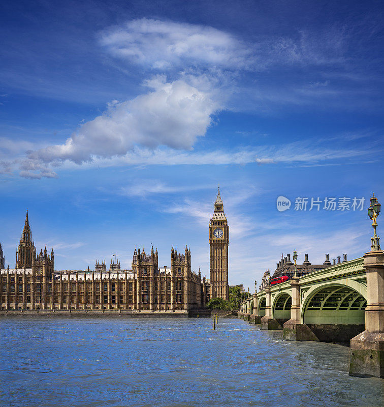 伦敦大本钟塔，英国泰晤士河上的威斯敏斯特大桥