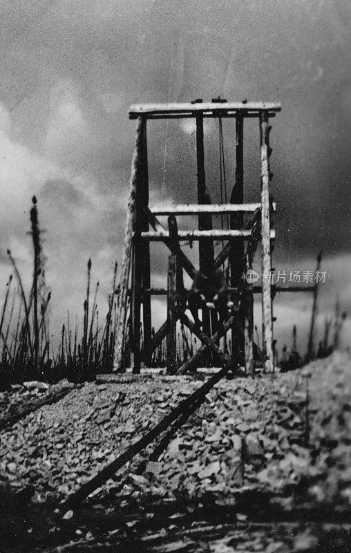 1924年，加拿大马尼托巴省威库斯科湖原始雷克斯金矿的井架