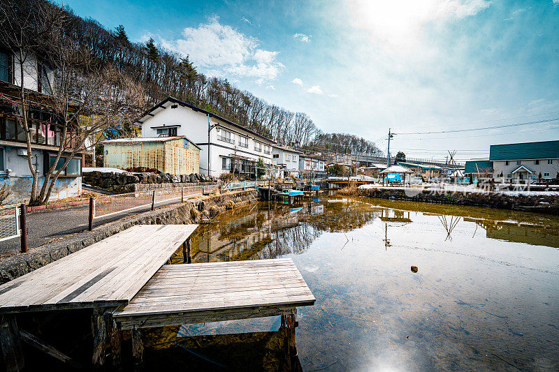 日本长野县大町Kisaki湖的冬季景色