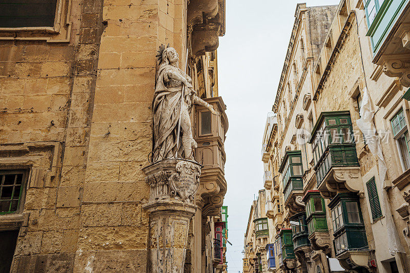 马耳他瓦莱塔老城的装饰街道