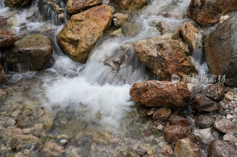 山涧流水